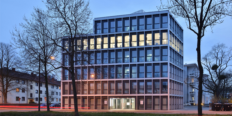 Bürogebäude mit Arztpraxis