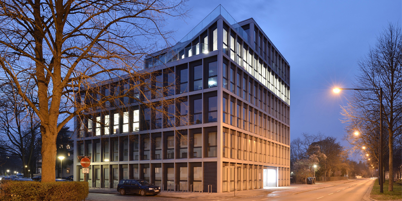 Bürogebäude mit Arztpraxis