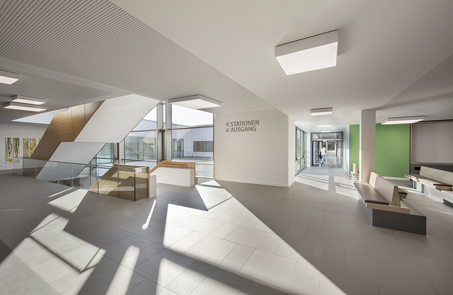 sanderhofrichter_aichach-krankenhaus1_werner-huthmacher_reduziert.jpg
